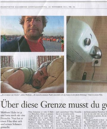 Zeitungsausschnitt aus der Frankfurter Allgemeinen Sonntagszeitung vom 18. November 2012 über Wolfram Huke und den Dokumentarfilm „Love Alien“